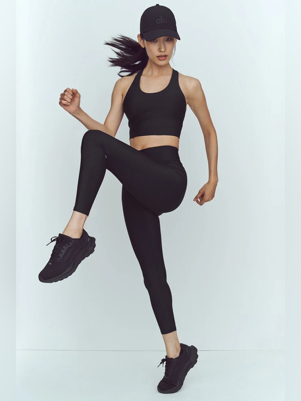 Alo yoga runner  performance shoe

Color black 

Size women’s 9